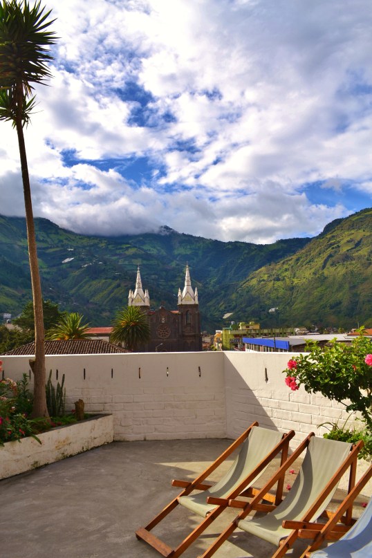 Adventure Week banos hostal plantas y blanco